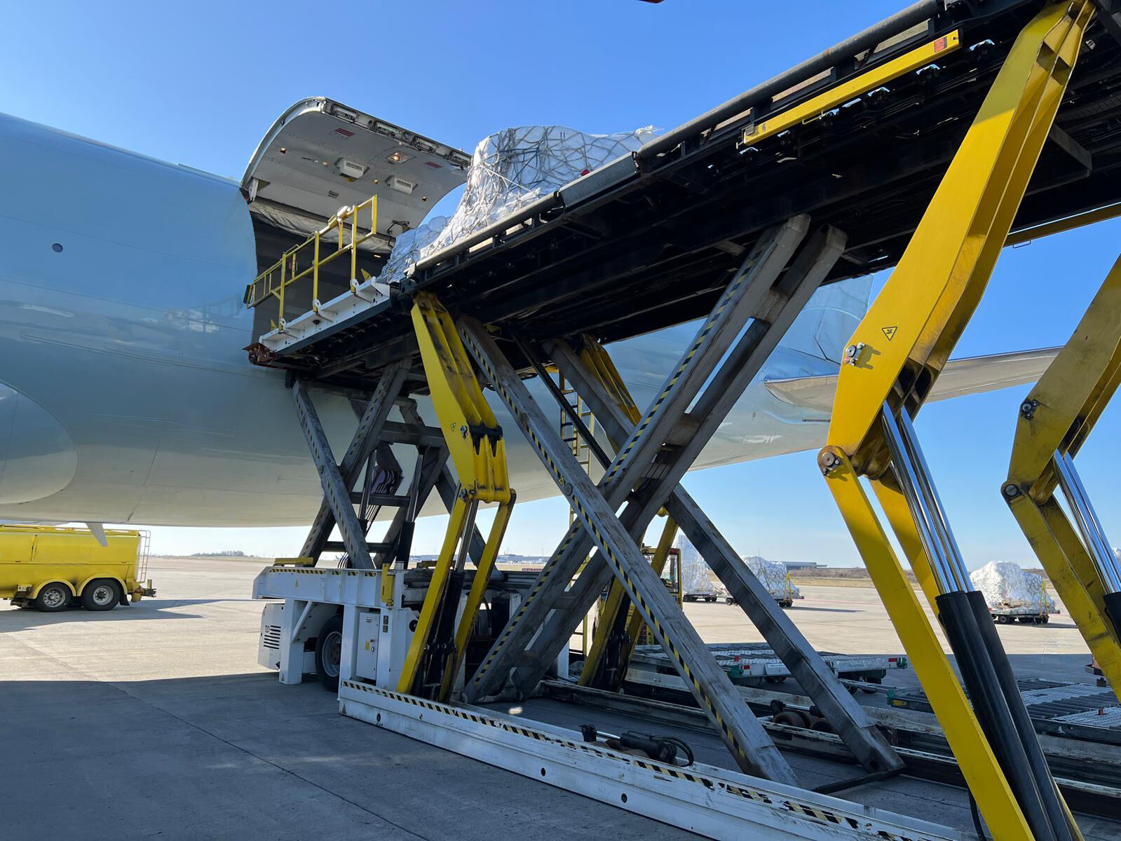 On the airfield: air freight solutions in project logistics